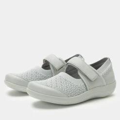 Shoes Dinamo Dove Shoe